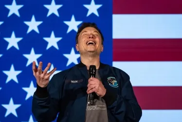 
			
				Ações da Tesla desabam com queda de vendas e atrito entre Musk e Trump
			
			