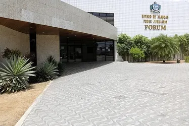 
				Acusado de matar namorada a tiros enquanto ela dormia vai a júri
			
			