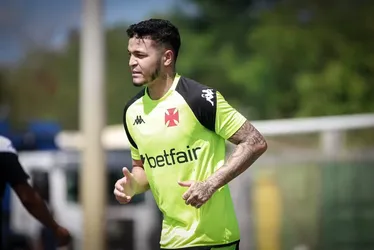 
				Adson sofre nova fratura na tíbia e vira desfalque
			
			