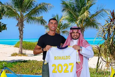 
				Al Nassr anuncia a renovação de contrato com Cristiano Ronaldo
			
			