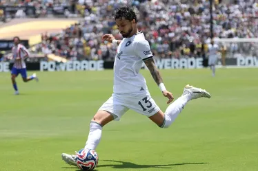 
				Alex Telles prevê ‘jogo histórico’ entre Botafogo e Palmeiras no Mundial
			
			
