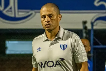 
			
				Alex é o novo técnico de clube da Série B do Brasileirão
			
			