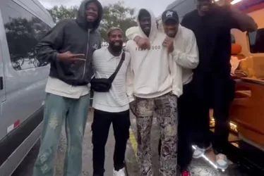 
			
				Antetokounmpo cai no samba e visita Cristo Redentor com lateral Rodinei, ex-Fla
			
			