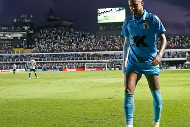 
			
				Após apresentar quadro viral, Neymar, do Santos, é diagnosticado com Covid-19
			
			