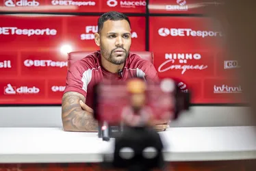 
				Ari Barros fala sobre reforços, oscilação e o que esperar do CRB; veja!

			