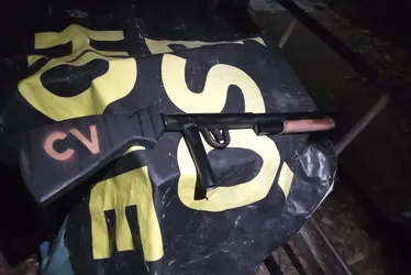 
				Armamento artesanal é apreendido durante patrulhamento da PM na Levada
			
			