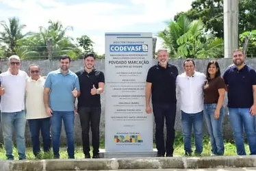 
				Arthur Lira entrega pavimentação na zona rural e implementos agrícolas para desenvolvimento do Baixo São Francisco
			
			