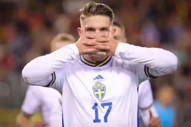 
				Artilheiro sueco vira alvo de Arsenal e Manchester United por R$ 519 milhões
			
			