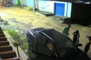 
				Assalto à mão armada: criminoso rouba veículo de casal em Maceió
			
			