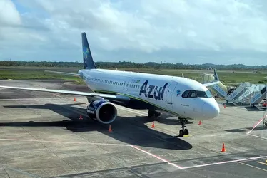 
				Avião colide com pássaro e retorna a Alagoas após incidente
			
			