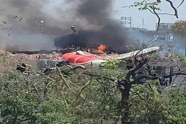 
			
				Avião com mais de 240 pessoas a bordo cai perto de aeroporto na Índia; 200 corpos retirados
			
			