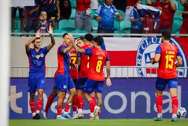 
				Bahia flerta com o perigo e vence o Retrô com dificuldades na Copa do Brasil
			
			