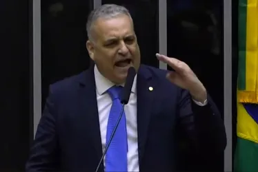 
				Bancada alagoana reage à tarifa de Trump contra o Brasil e expõe divergências
			
			