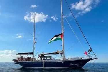 
			
				Barco com ativistas está a 48 horas de Gaza com ajuda humanitária
			
			