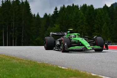 
				Bortoleto elogia trabalho da Sauber e espera ‘brigar pelo Q3’ no GP da Áustria
			
			