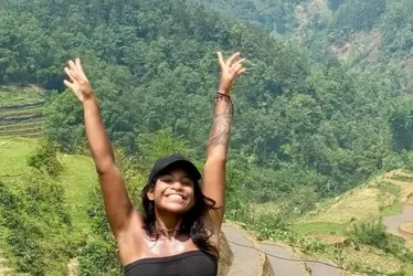 
			
				Brasileira está imóvel a 500 metros após queda em vulcão na Indonésia
			
			