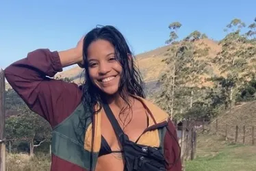 
			
				Brasileira que caiu de trilha na Indonésia continua esperando resgate
			
			