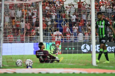 
				CRB perde para o América-MG, de virada, segue no G4, mas pode perder posição: 2x1
			
			