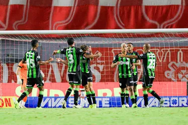
				CRB perde para o América-MG, de virada, segue no G4, mas pode perder posição: 2x1
			
			