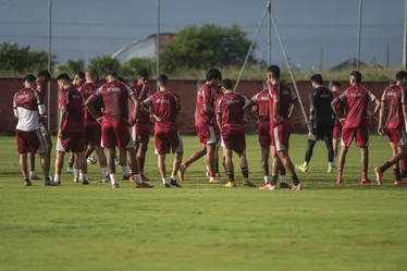 
			
				CRB segue para São Paulo com dúvidas no meio e no ataque
			
			