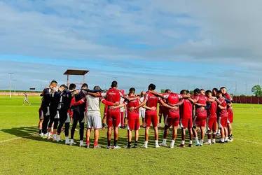 
				CRB treina e segue viagem rumo a Goiânia
			
			