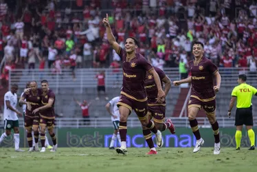 
			
				CRB vence o líder Goiás, que escalou Anselmo Ramon, e entra no G4 da Série B: 2x0
			
			