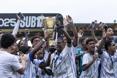 
				CSA vence o Zumbi nos pênaltis e é campeão alagoano Sub-17
			
			