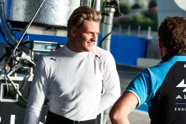 
				Cadillac confirma teste com Mick Schumacher para F1 2026: ‘Gostamos muito dele’
			
			