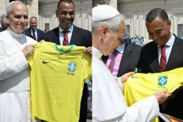 
			
				Cafu presenteia papa Leão XIV com camisa da Seleção Brasileira
			
			