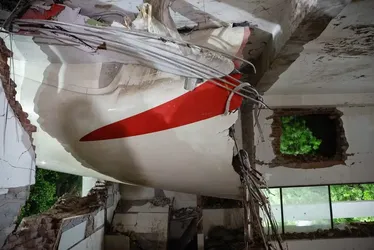 
			
				Caixa-preta de avião da Air India é encontrada
			
			