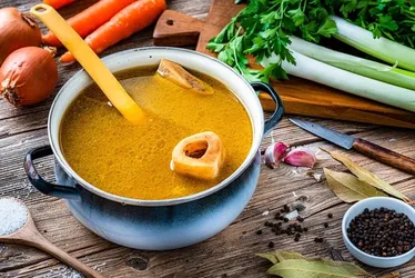 
				Caldo de ossos: entenda o poder deste superalimento
			
			