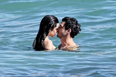
				Camilla Cabello tem momentos quentes com namorado bilionário
			
			