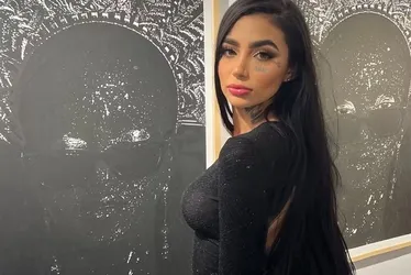 
			
				Cantora brasileira morre após passar por plásticas na Turquia
			
			