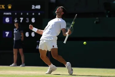 
				Carlos Alcaraz avança à final e busca terceiro título de Wimbledon
			
			