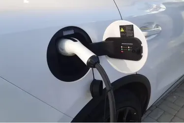 
			
				Carro elétrico pode ser carregado no poste? Especialistas alertam para os perigos dessa prática
			
			