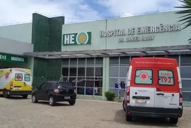 
				Casal é agredido com garrafa de vidro por mulher dentro de bar
			
			