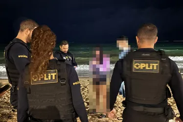 
				Casal é preso após se apropriar de celular perdido em carro por aplicativo
			
			