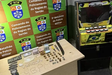 
				Casal que comercializava drogas em bar é preso no Sertão de Alagoas
			
			