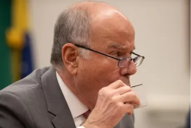 
				Chanceler de Lula indicou a secretário de Trump que Brasil vai reagir
			
			