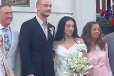 
				Charli XCX e George Daniel, do The 1975, se casam
			
			