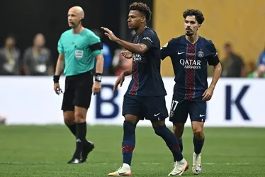 
				Com dois a menos, PSG bate o Bayern de Munique e avança à semifinal
			
			