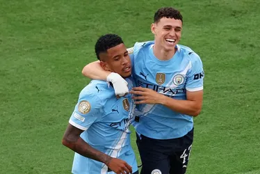 
				Com golaço de brasileiro, City massacra Juventus e fica em 1º no Grupo G
			
			