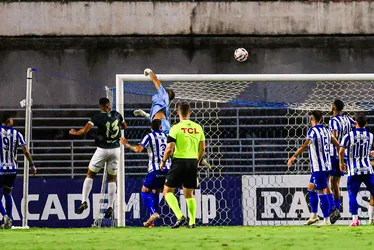 
			
				Com gols de Baianinho e Cachoeira, CSA vence o Floresta pela Série C: 2 a 0
			
			