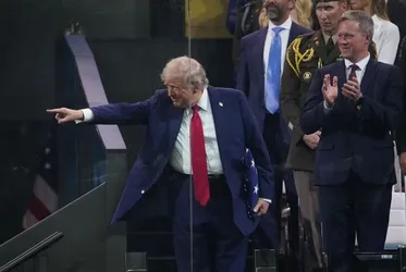 
			
				Com tensão Israel-Irã, Trump deixa G7 antes de terminar reunião
			
			