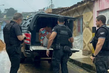 
				Comando Vermelho: filho de criminoso suspeito de homicídios é preso em Rio Largo
			
			