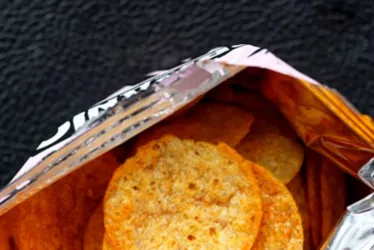 
			
				Comer muitos ultraprocessados aumenta o risco de depressão persistente
			
			