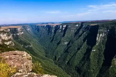 
				Criança que caiu em cânion é encontrada morta após 10 horas
			
			