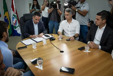 
				Dantas e Dória levam Corações da Paz para escolas de Maceió
			
			