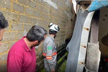 
				Detectores não identificam gás e mantêm mistério sobre solo quente em Penedo
			
			