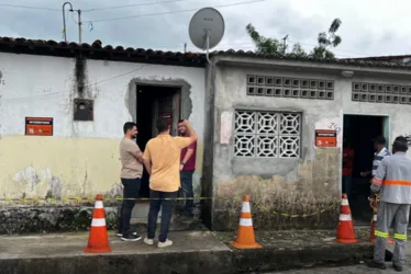 
				Detectores não identificam gás e mantêm mistério sobre solo quente em Penedo
			
			